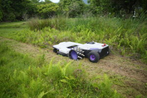 Best Lawn Mowers for Sloped & Wet Terrain: A Buyer’s Guide (2025 Edition)